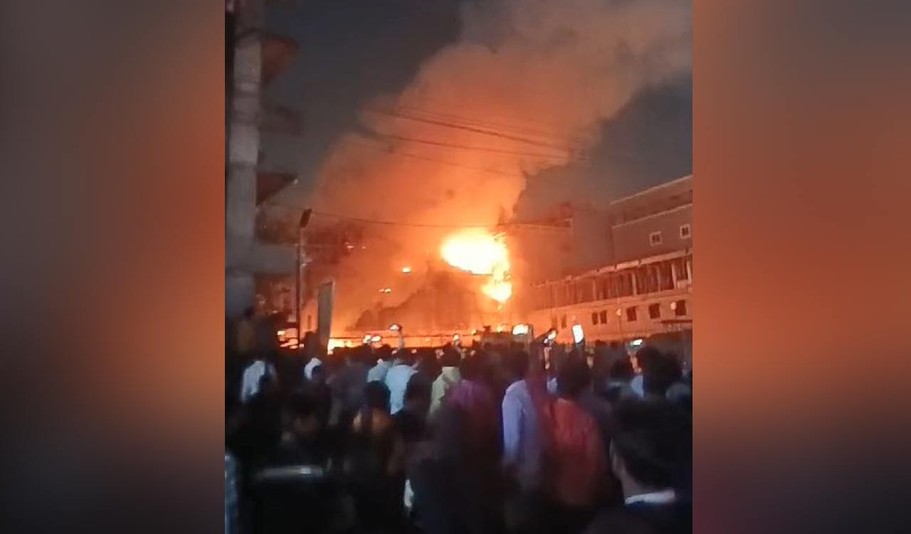 Hyderabad: Fire breaks out at CMR shopping mall, property worth several lakhs gutted