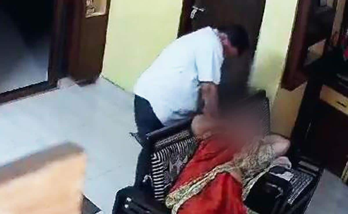 Caught On Camera, Technician Tries To Strangle 67-Year-Old Woman To Steal Gold Chain