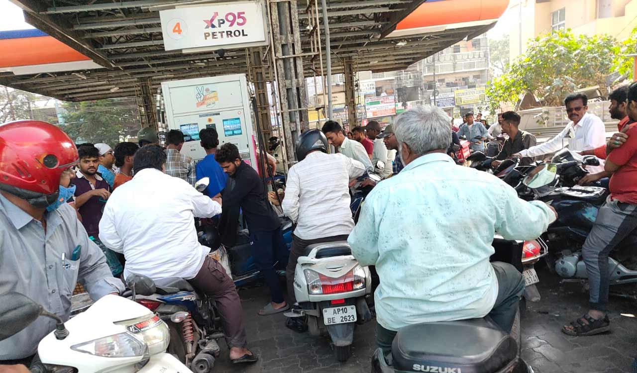 Fuel shortage triggers long queues at Hyderabad petrol pumps