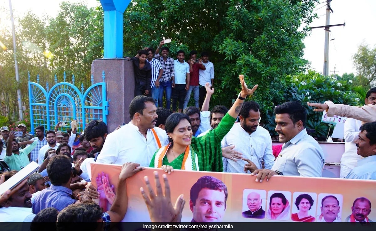 YS Sharmila Takes Oath As Andhra Congress Chief, Slams Brother Jagan Reddy