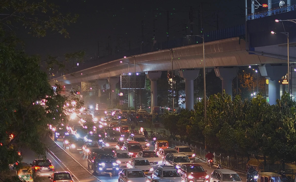 Delhi Sees Massive Traffic Jams, Long Queues At Metro Stations On New Year