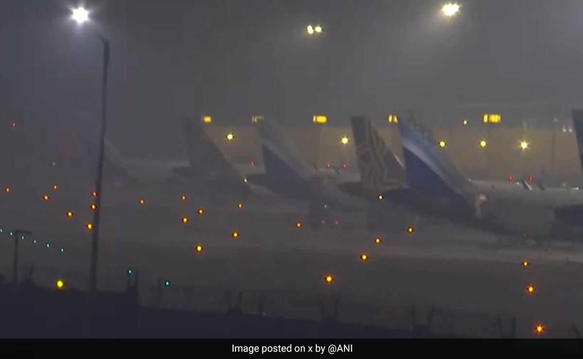 Delhi Wakes Up To Thick Fog Again, Over 100 Flights Delayed