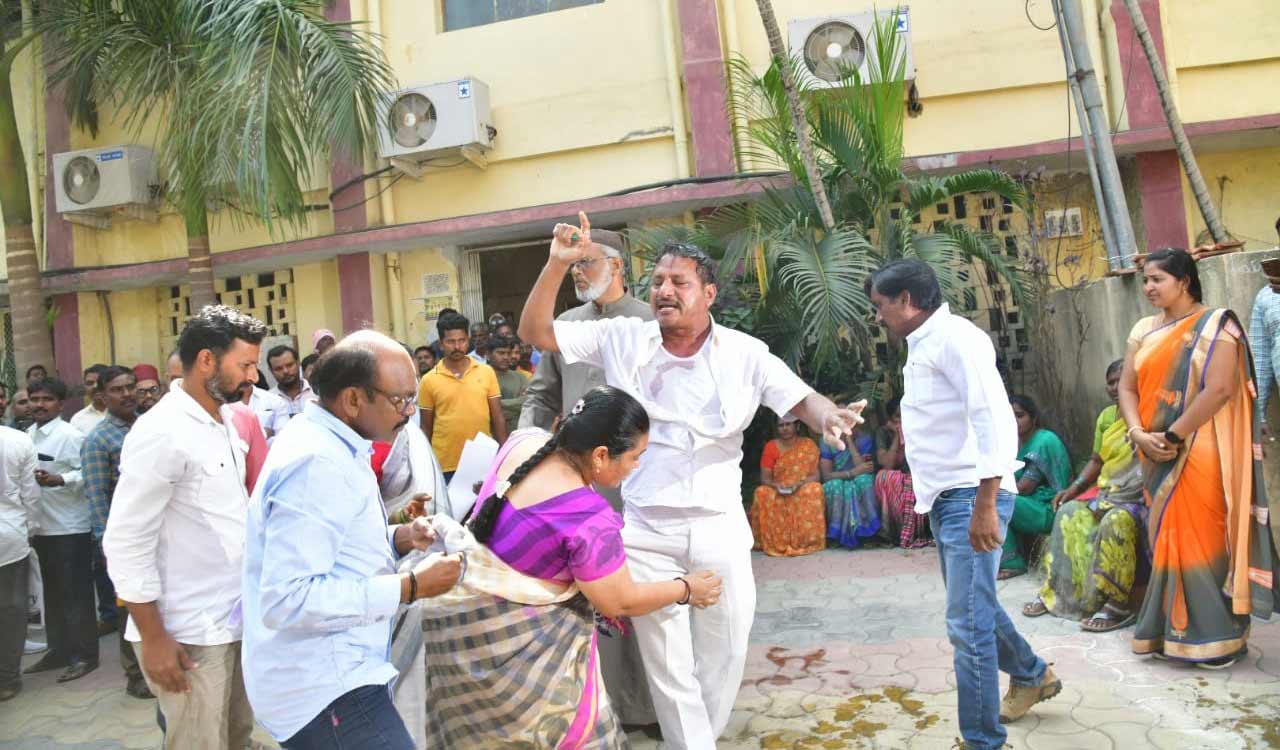 Garment shop owner attempts suicide protesting against bar in Karimnagar