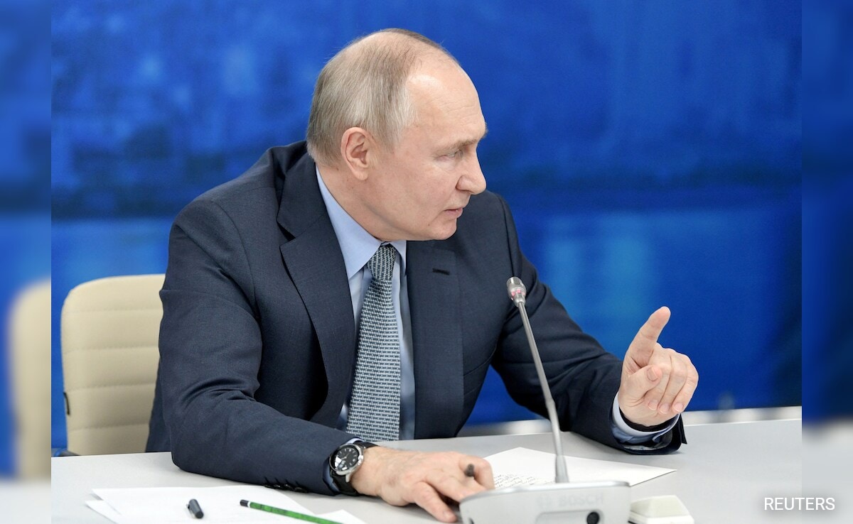 Putin Formally Registered As Presidential Candidate For March Polls