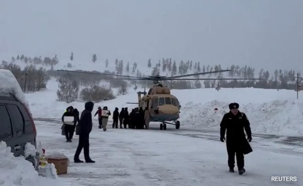 1,000 Tourists Stranded In Remote China Village Due To Avalanches