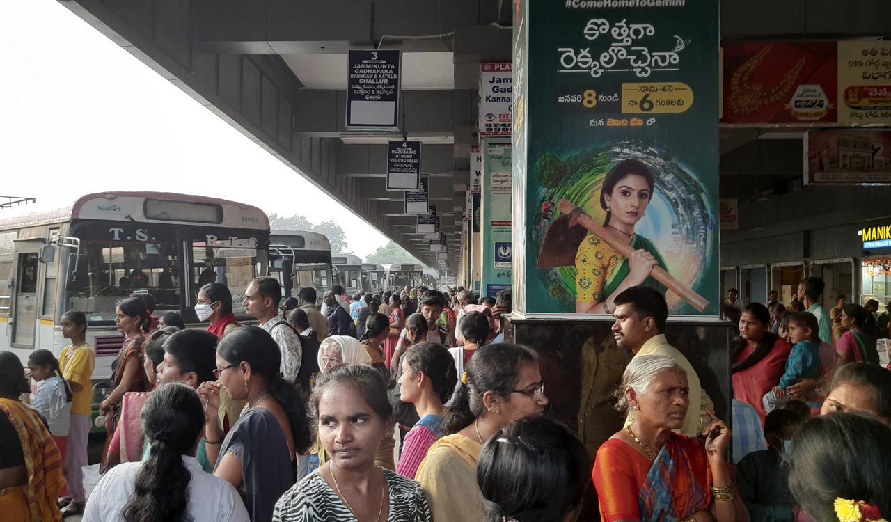 Telangana: Karimnagar bus stand experiences huge rush