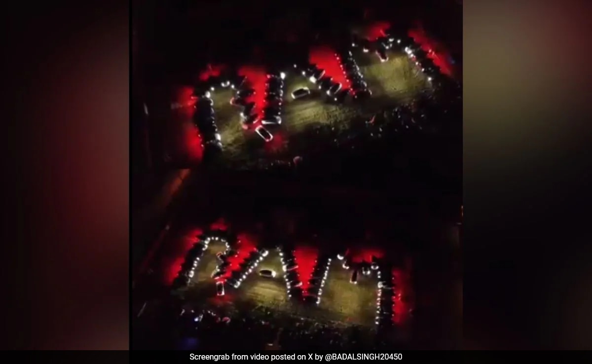 Watch: 100+ Teslas Put Up Light Show In Houston Ahead Of Ram Temple Event