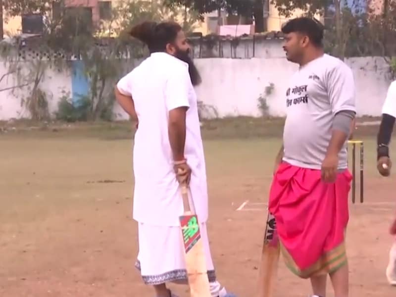 Vedic Pandits Take Part In Cricket Competition. Top Prize Is Ayodhya Trip