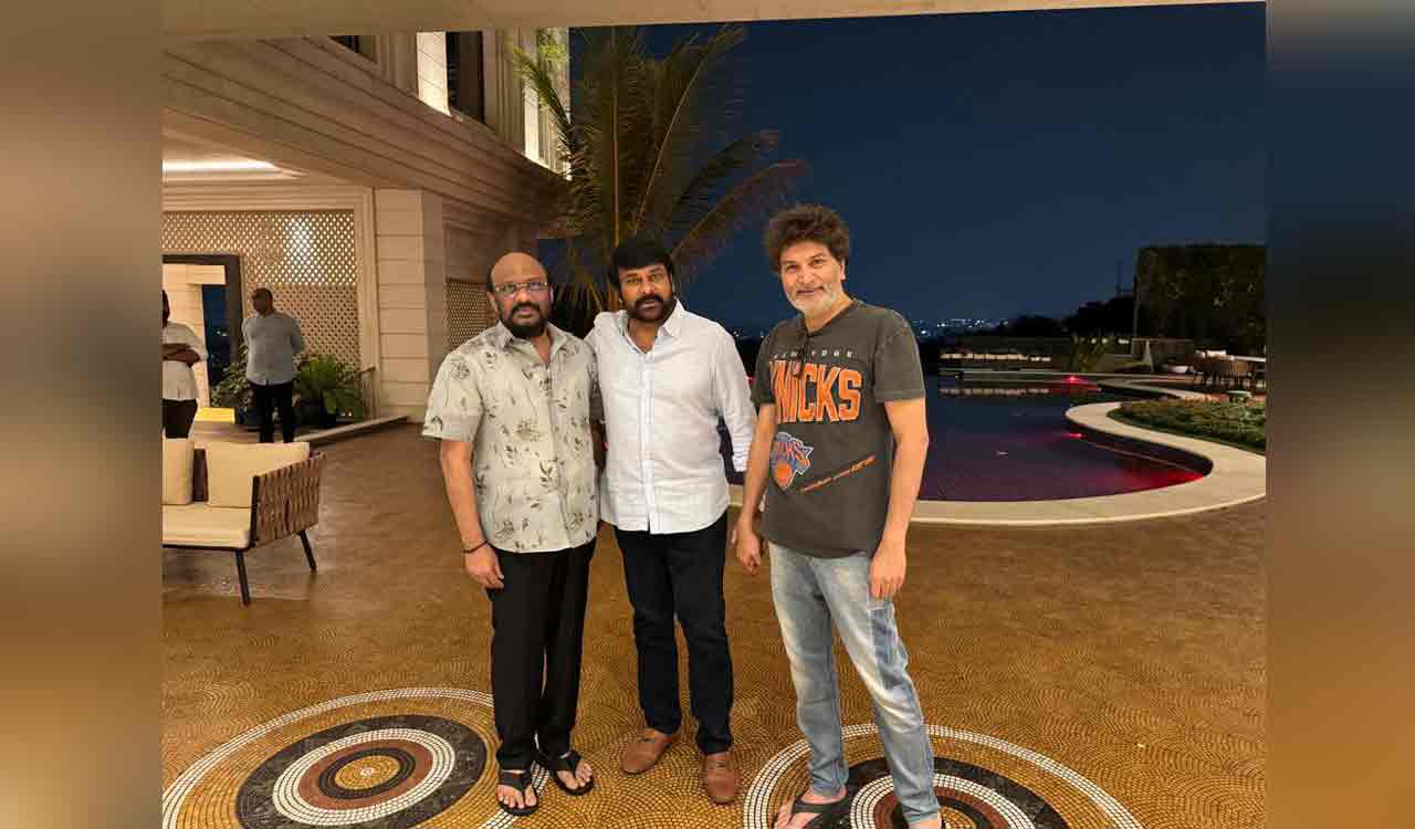 Trivikram Srinivas congratulates Chiranjeevi on Padma Vibhushan Win