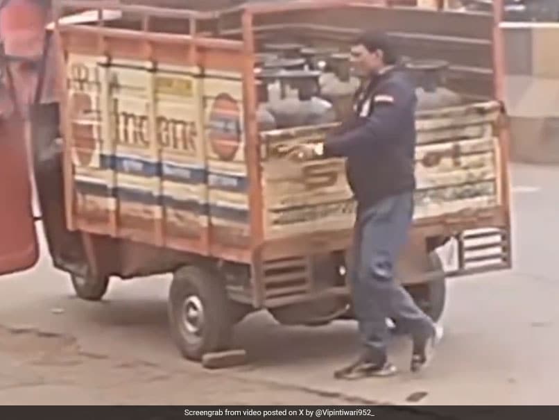 Video Of Rinku Singh's Father Delivering LPG Cylinders Breaks The Internet