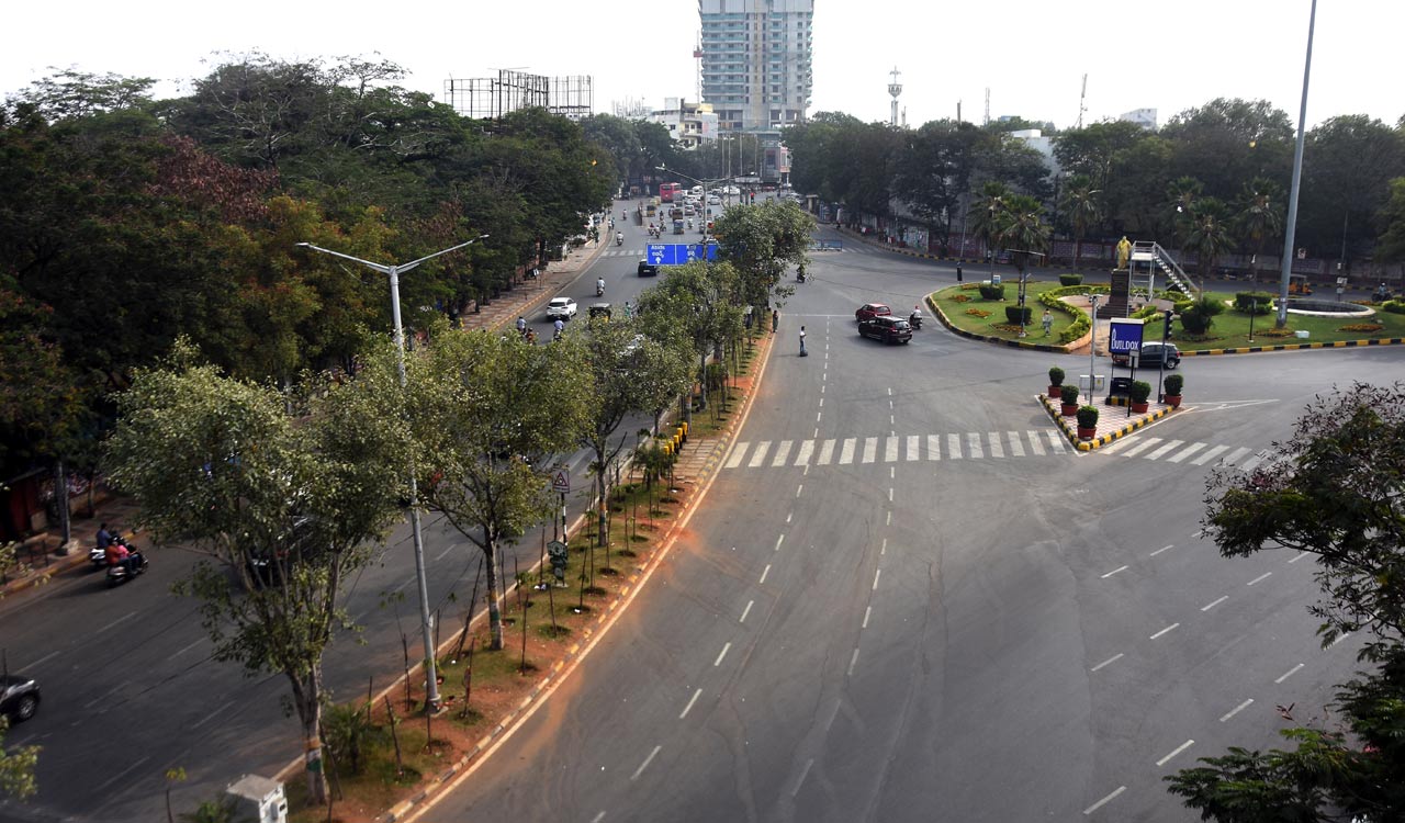 Sankranti: Hyderabad roads wear deserted look on Saturday