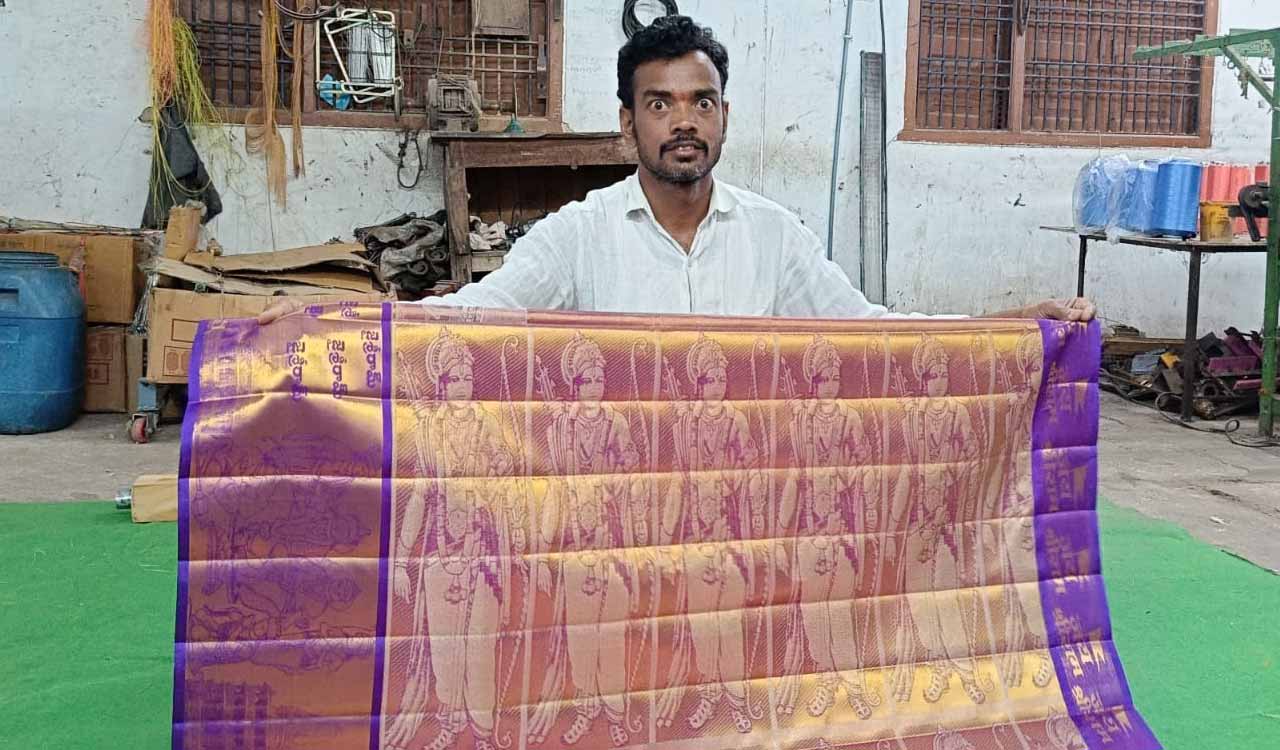 Sircilla weaver weaves gold saree for goddess Sita of Ayodhya