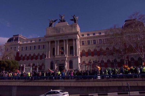 Farmers in Madrid protest against excessive red tape, insufficient state aid