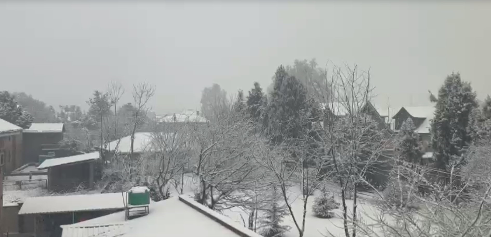 Kashmir Wakes Up To Fresh Snowfall, Temperature Drops Below Freezing Point