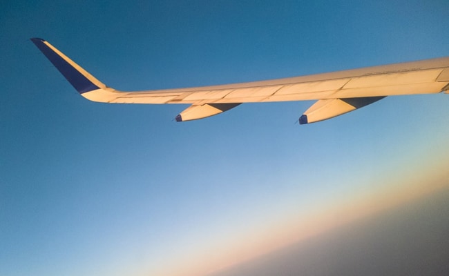 UK Man Spots Tape On Wing Of His Boeing 787 Flight From Manchester To Goa