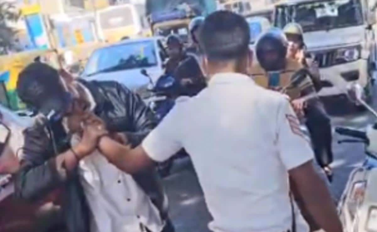 Video: Bengaluru Man Bites Cop's Finger After Being Caught Without Helmet