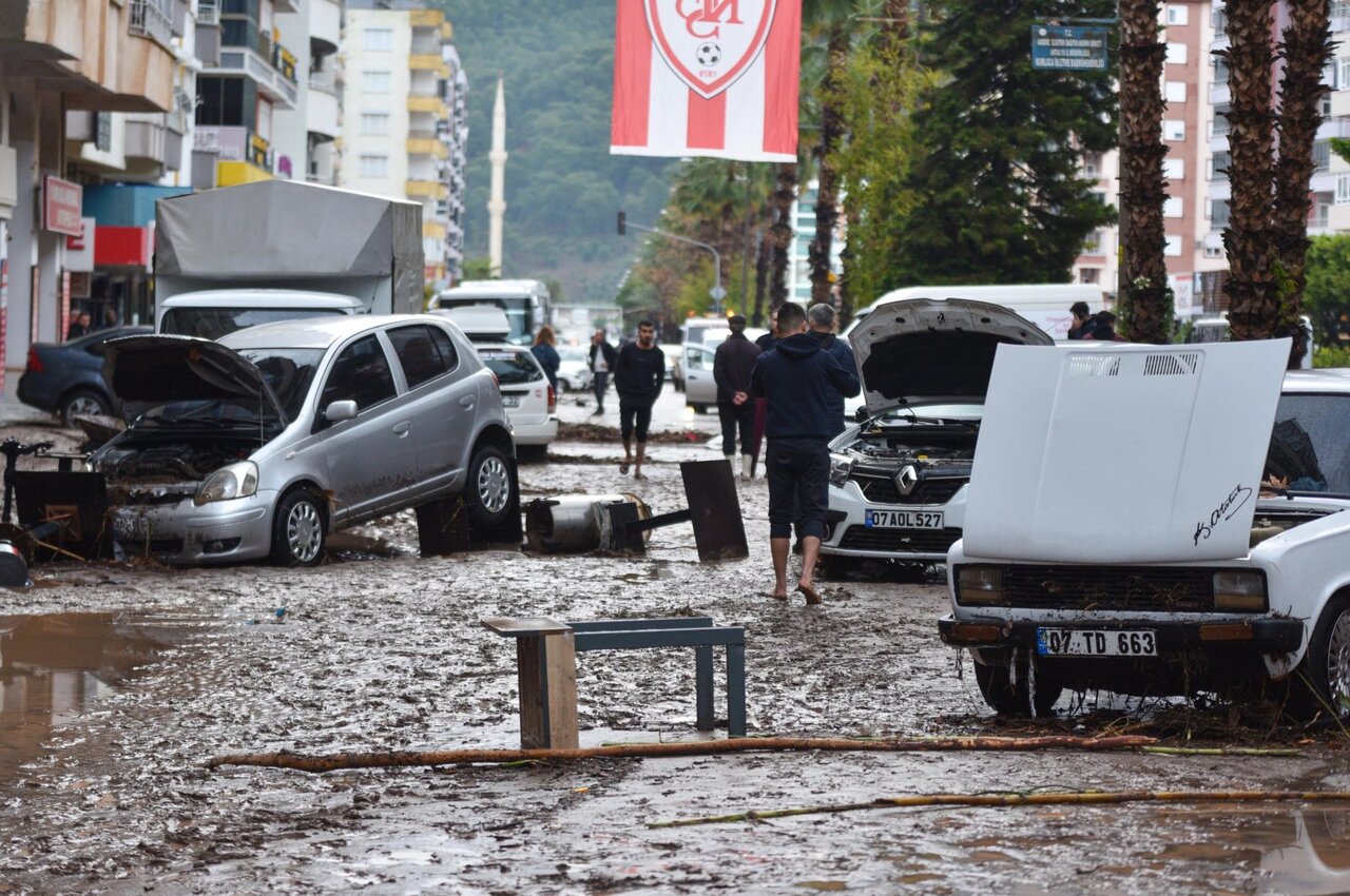 VIDEO: Watch heavy rainfall in Antalya