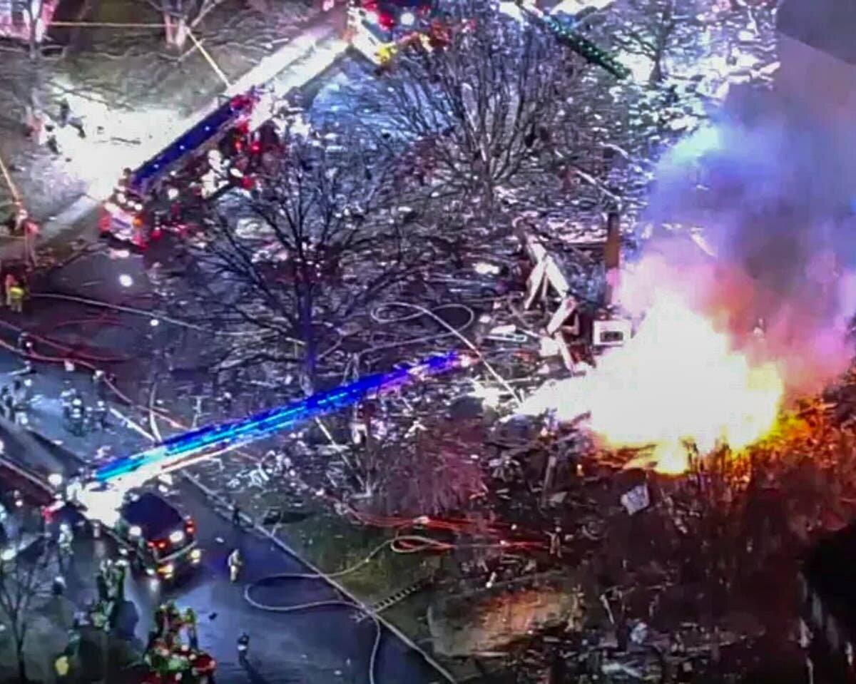 1 firefighter killed, 9 injured in Virginia house explosion