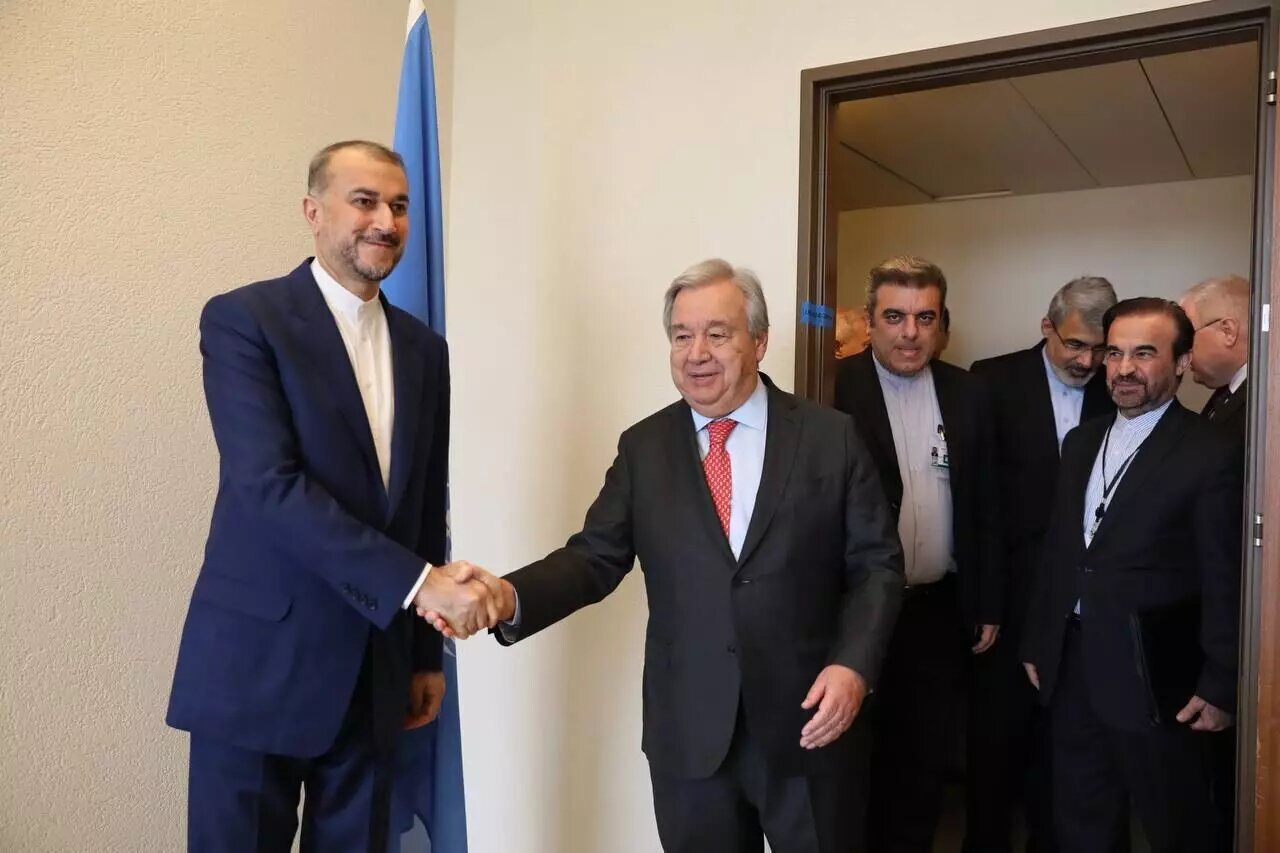 Iran FM meets UN chief, Kuwaiti FM in Geneva