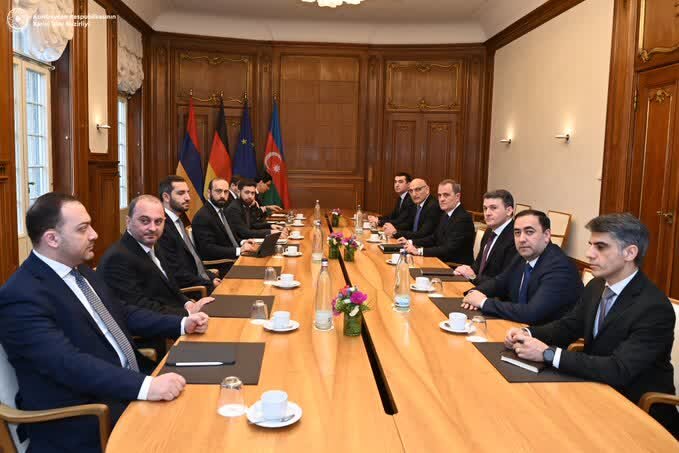 Azerbaijani, Armenian FMs meet in Berlin for peace talks