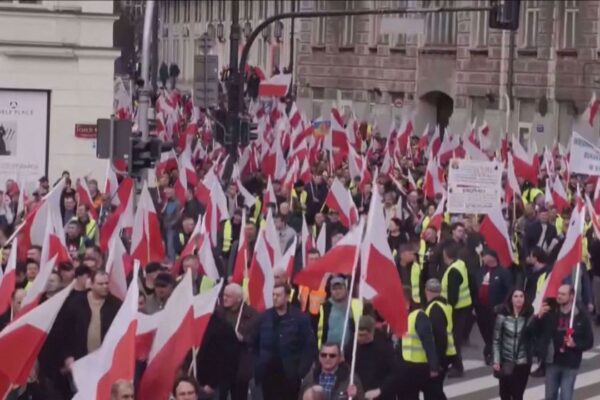 Drone footage shows protesting Polish farmers filling Warsaw streets