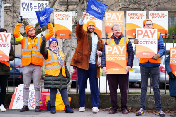 UK junior doctors walk out again over pay row