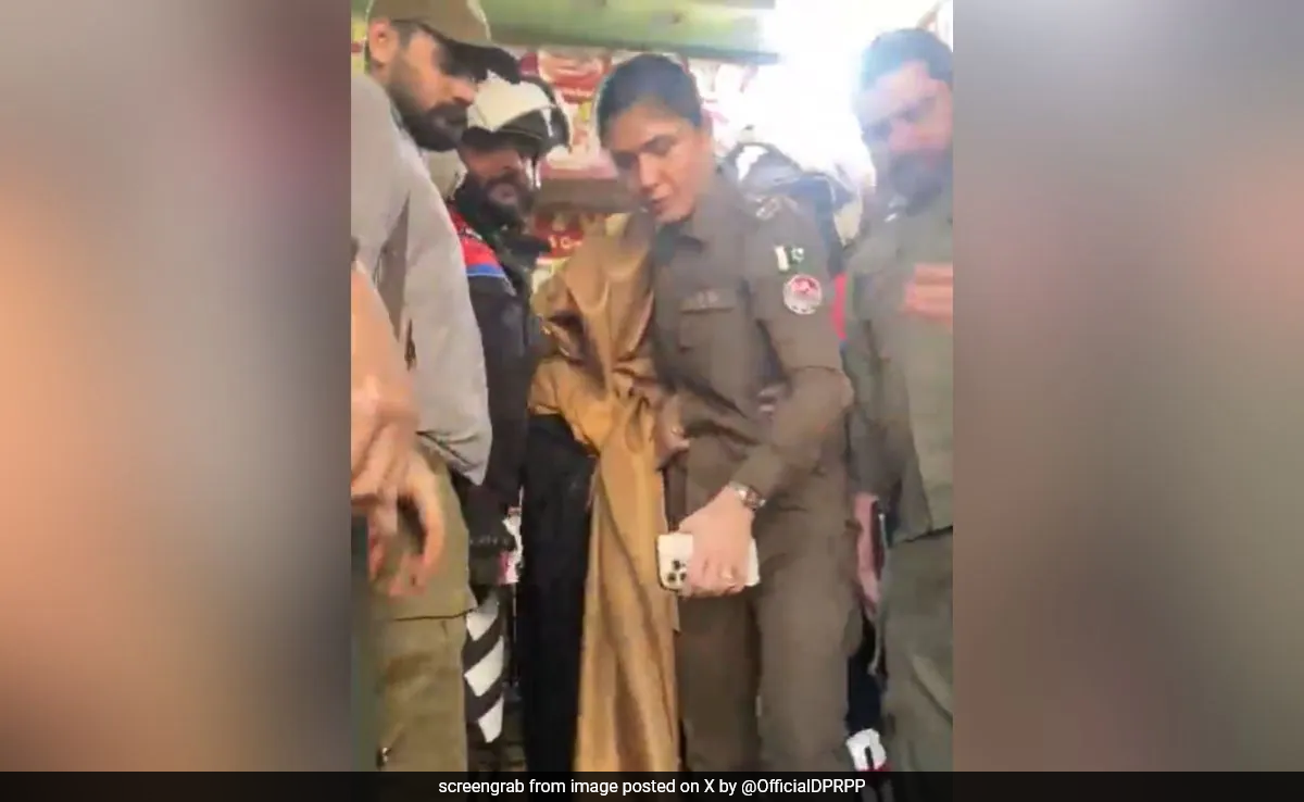 Pak Cop Who Saved Woman From Mob Named For Police Medal