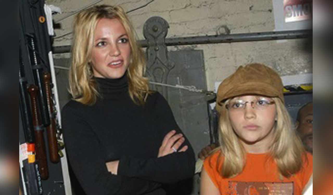 Britney Spears shares candid throwback picture with sister Jamie Lynn