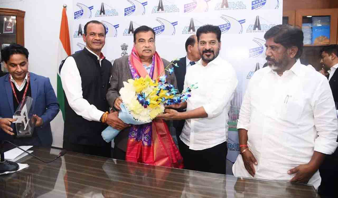 CM Revanth Reddy meets Nitin Gadkari; Stage set to step up pace of RRR