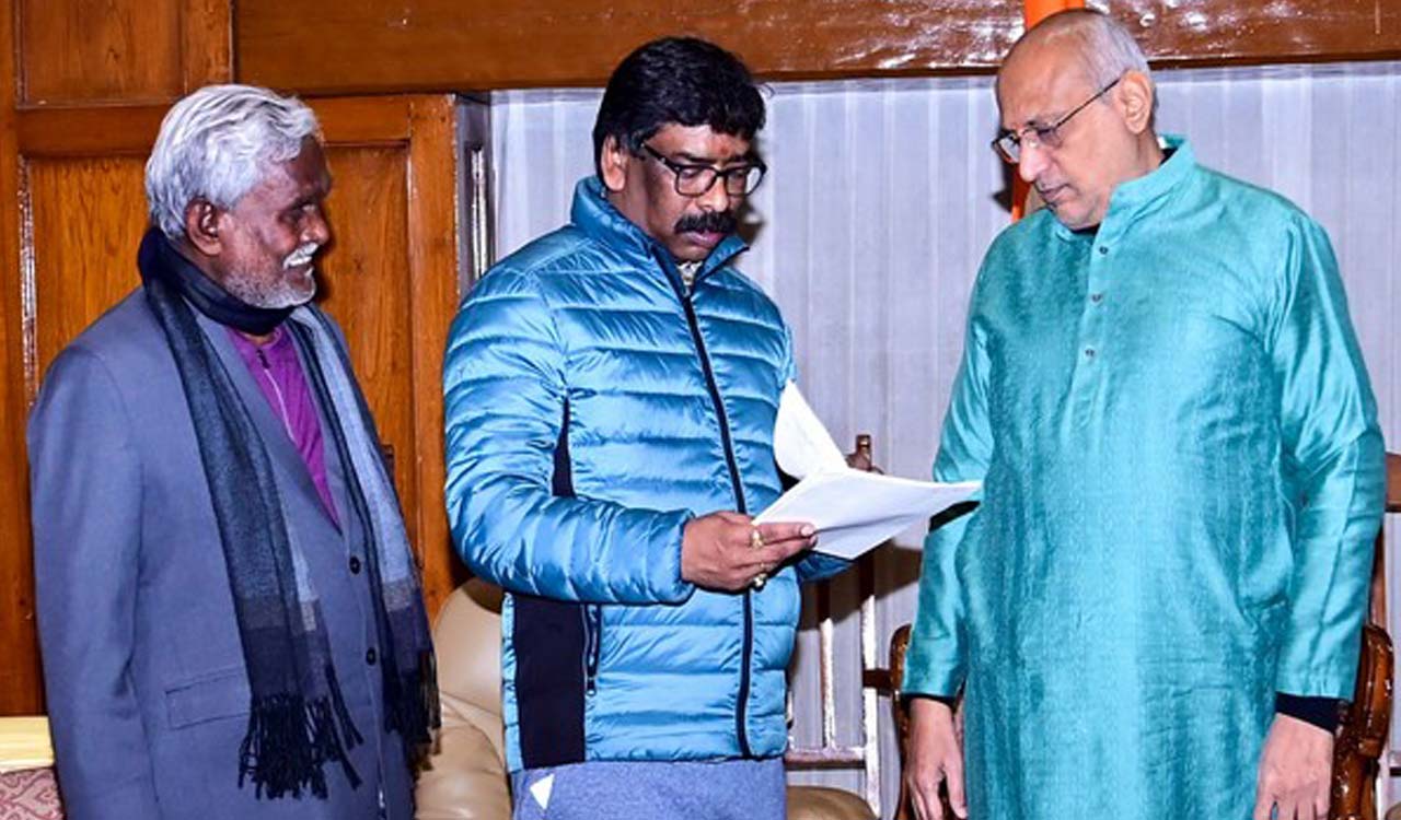 Amid ED’s heat on Hemant Soren, his successor Champai stakes claim to form new govt in Jharkhand