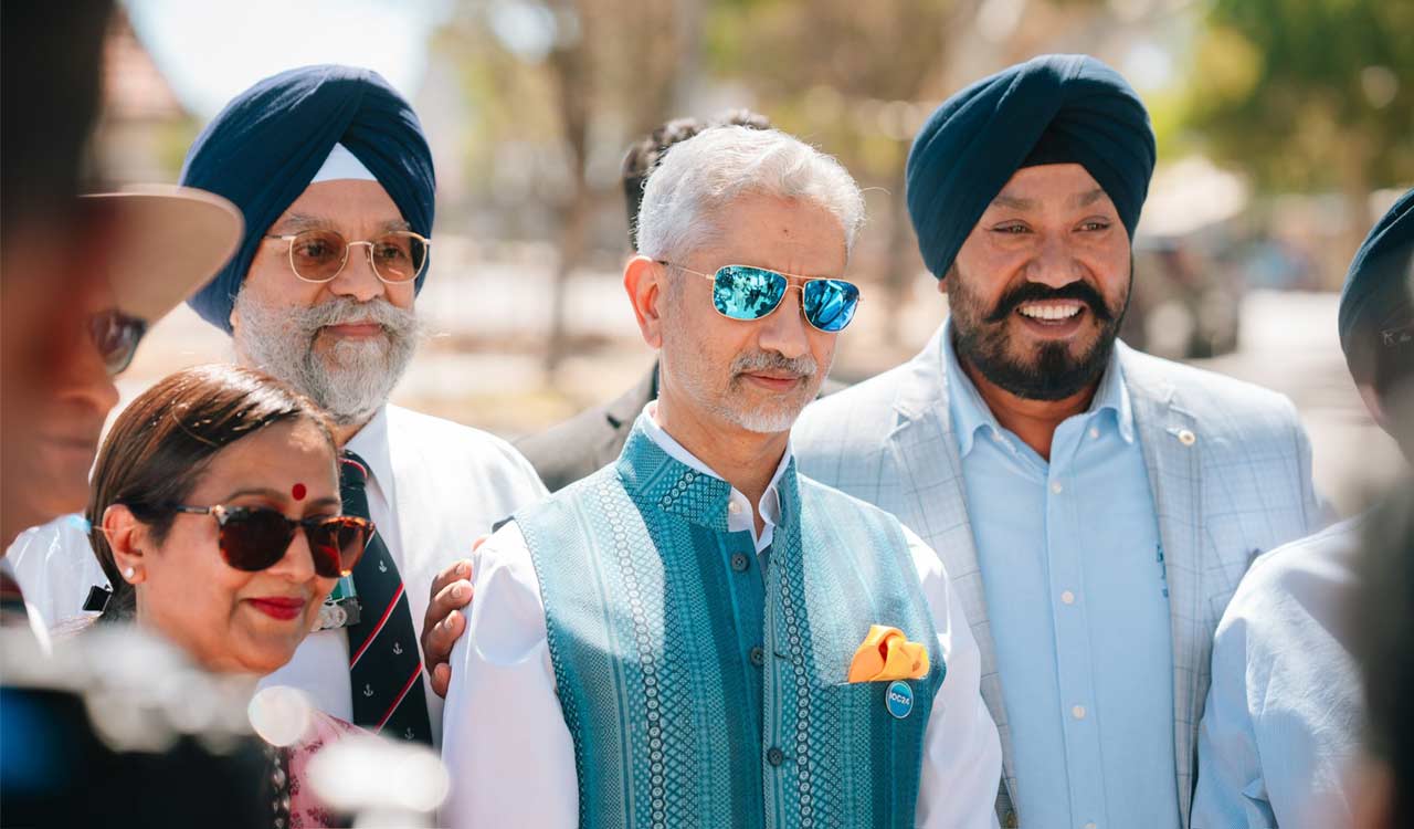 EAM Jaishankar visits Sailani Avenue, meets veterans in Perth