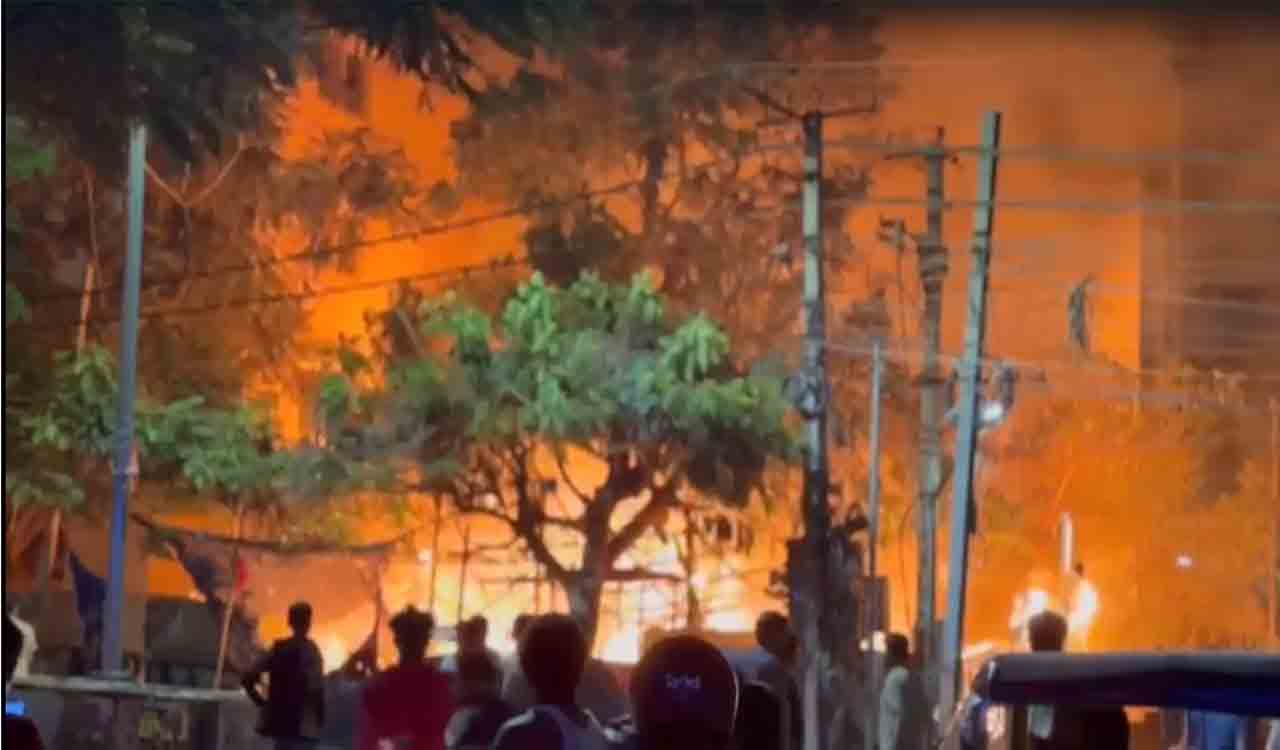 Hyderabad: Major fire breaks out at Quthbullapur, four shops gutted