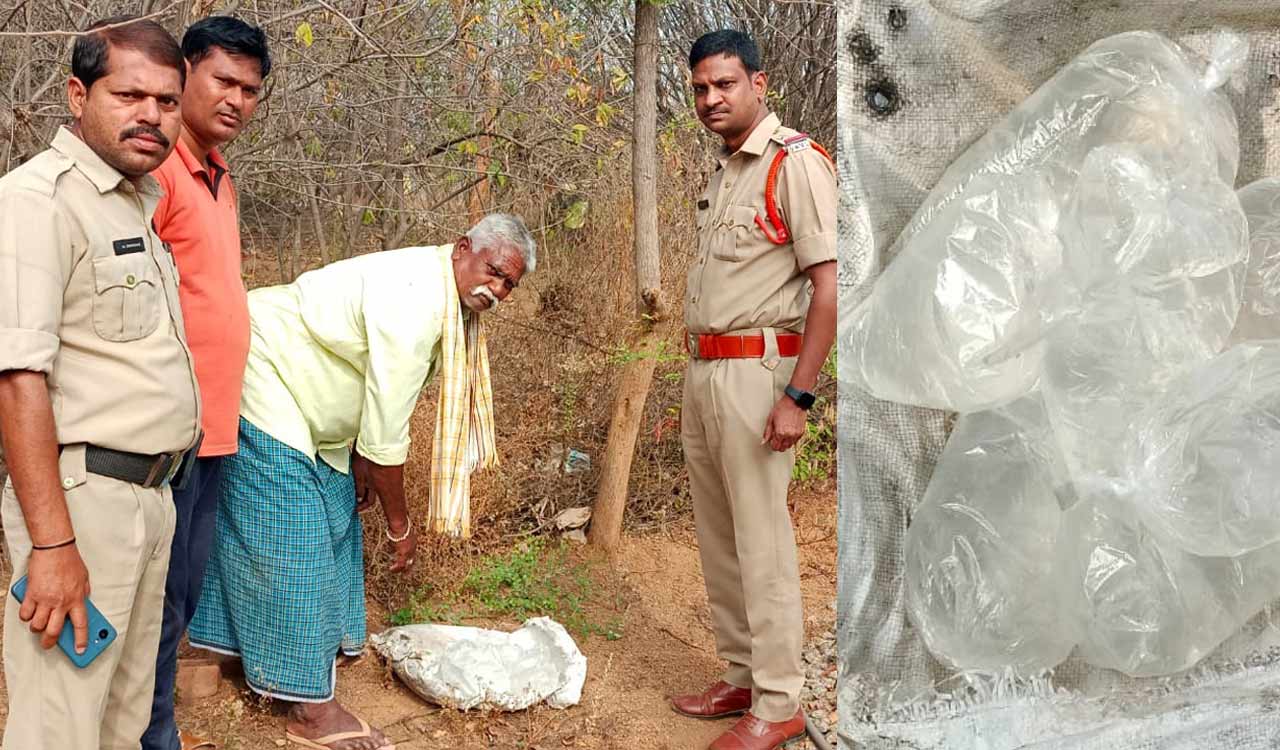 Telangana: Man held for selling illicitly distilled liquor behind police station