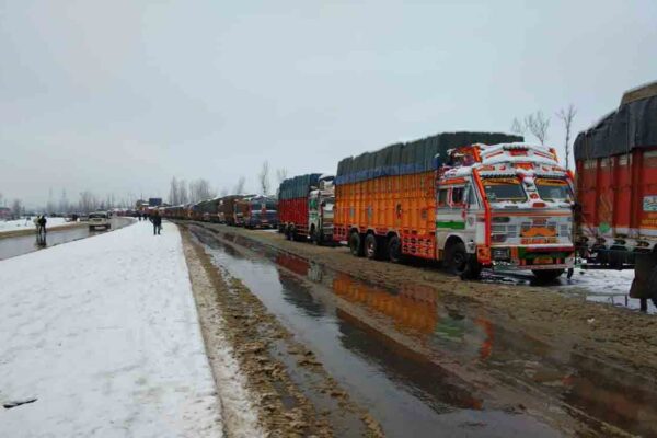 Srinagar-Jammu highway closed for 4th consecutive day