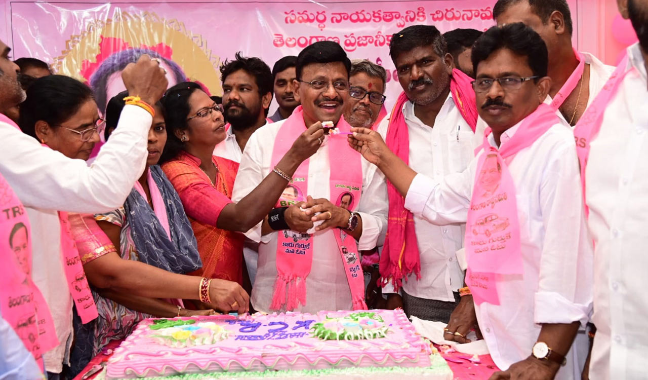 KCR’s birthday celebrated in grand manner in erstwhile Khammam