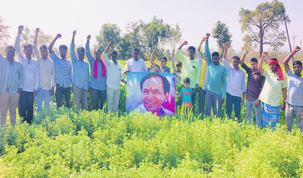 Mukhra (K) villagers hail KCR for transforming farming sector