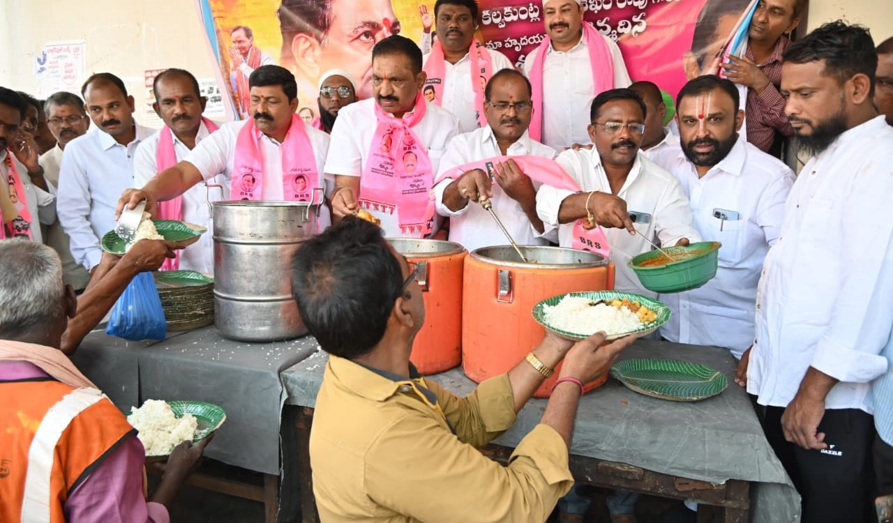 KCR’s birthday celebrated on grand scale in erstwhile Karimnagar