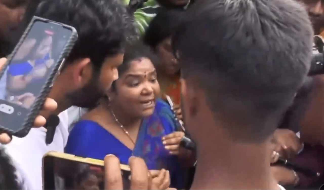 Hyderabad: Upset over GO 46, Police aspirants stage protest in front of Kumari Aunty’s food stall