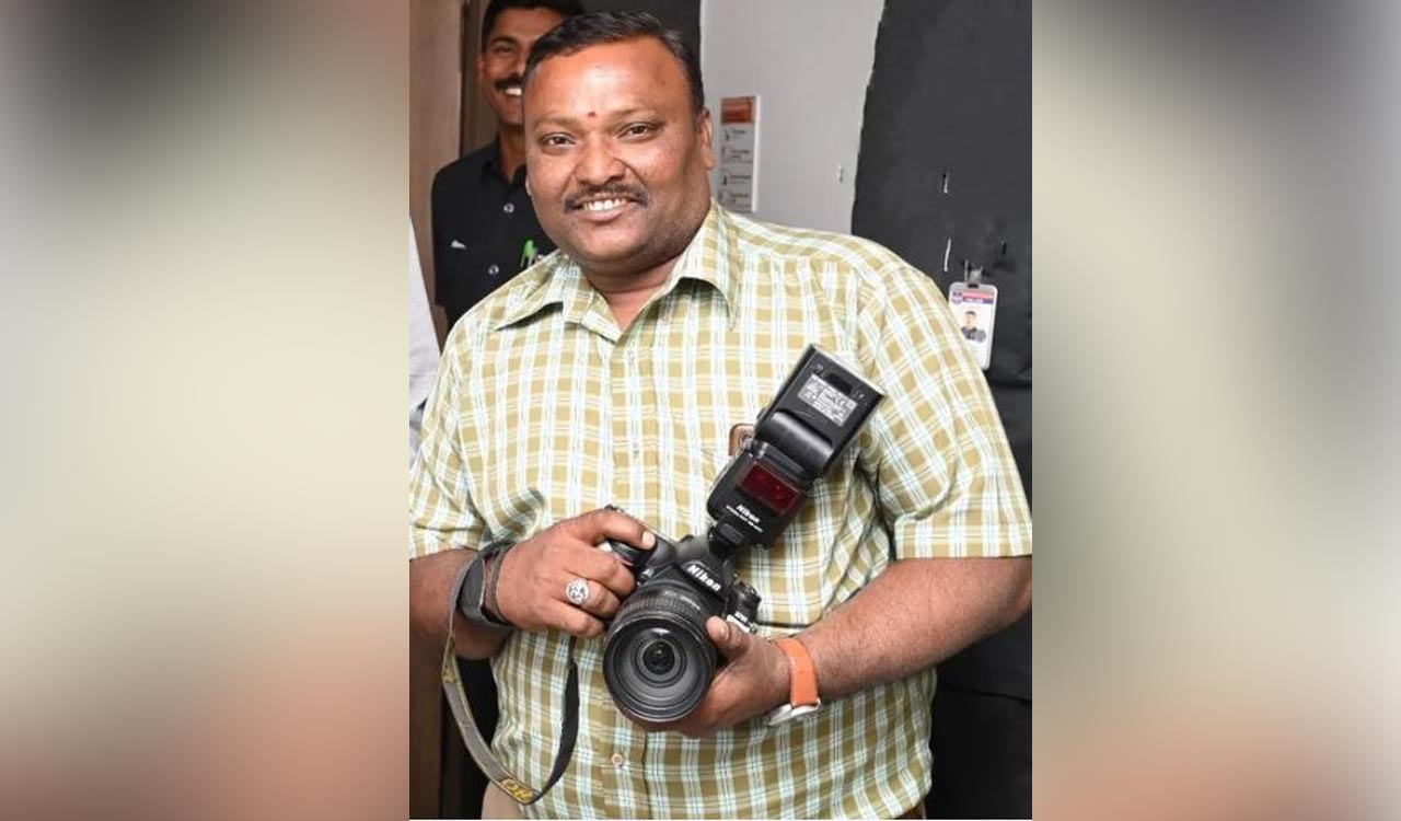 Namaste Telangana photographer dies of heart attack