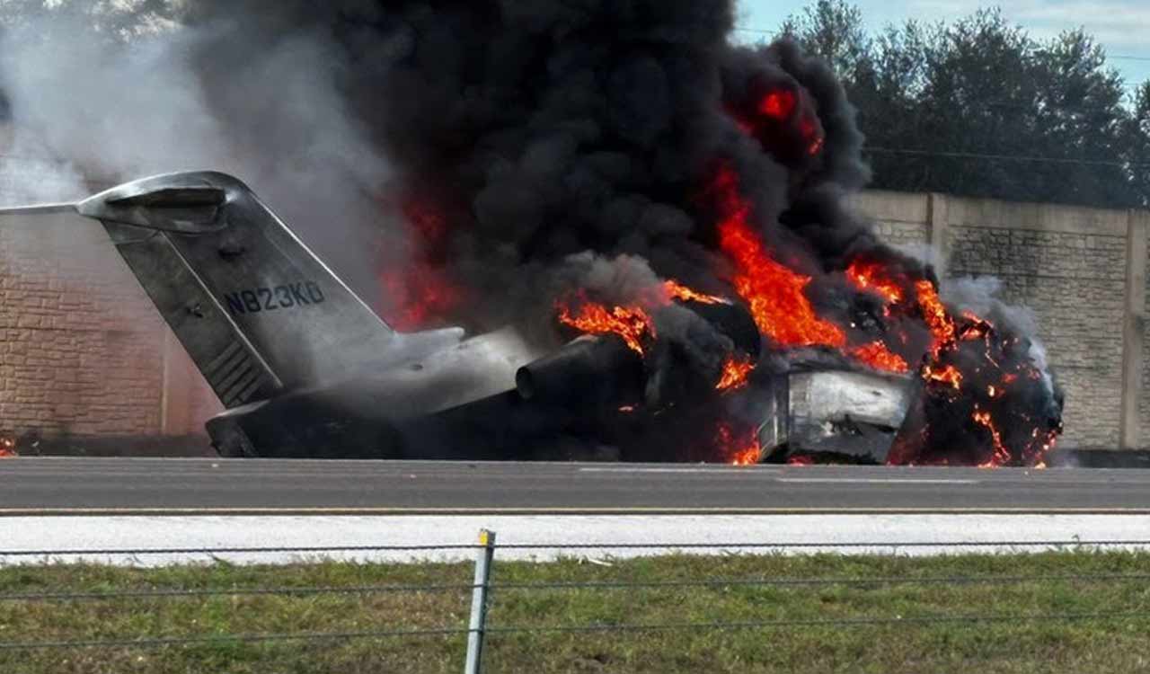 Watch: Two killed in plane crash on Florida highway