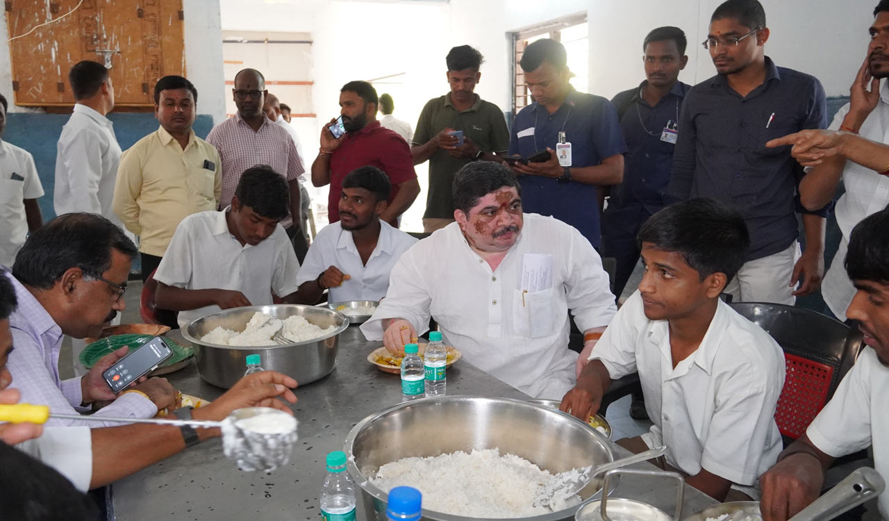 Minister Ponnam makes surprise visit to Toopran Residential School