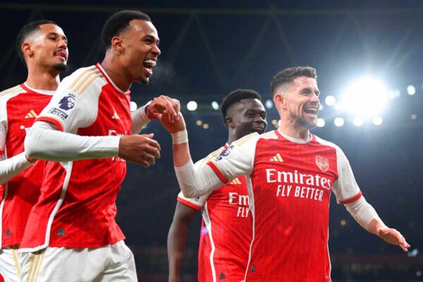 Premier League: Arsenal crushes Newcastle, keeps pace with title rivals