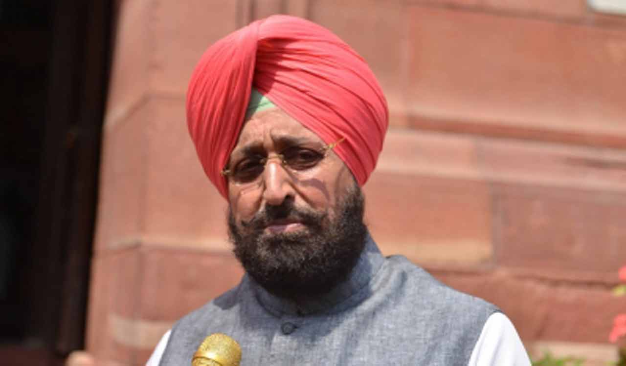 Punjab cong leader semands FIR against Haryana Home Minister for firing on farmers