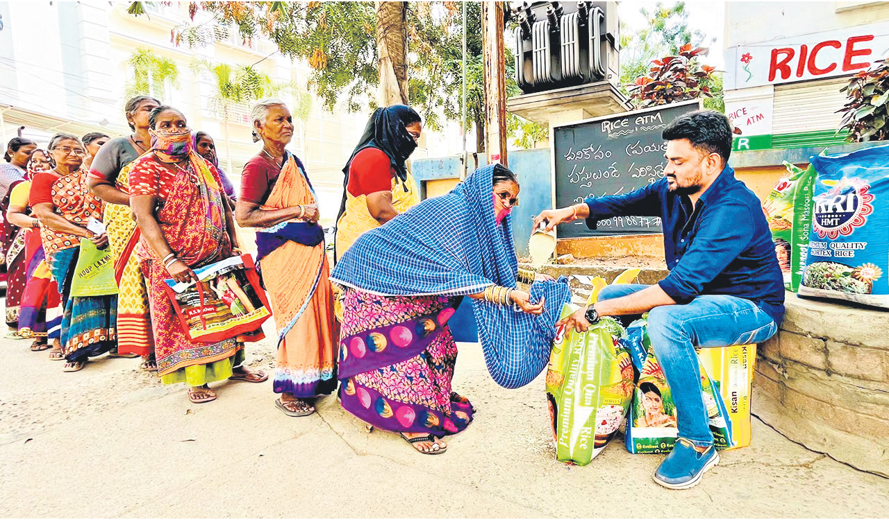 Rice ATM: This Samaritan’s initiative helps relieve hunger pangs