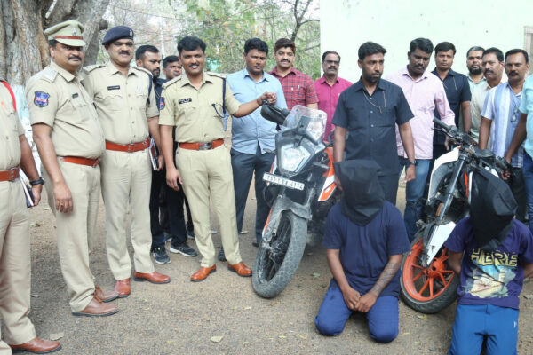 Telangana: Task Force police nab two chain snatchers in Sangareddy