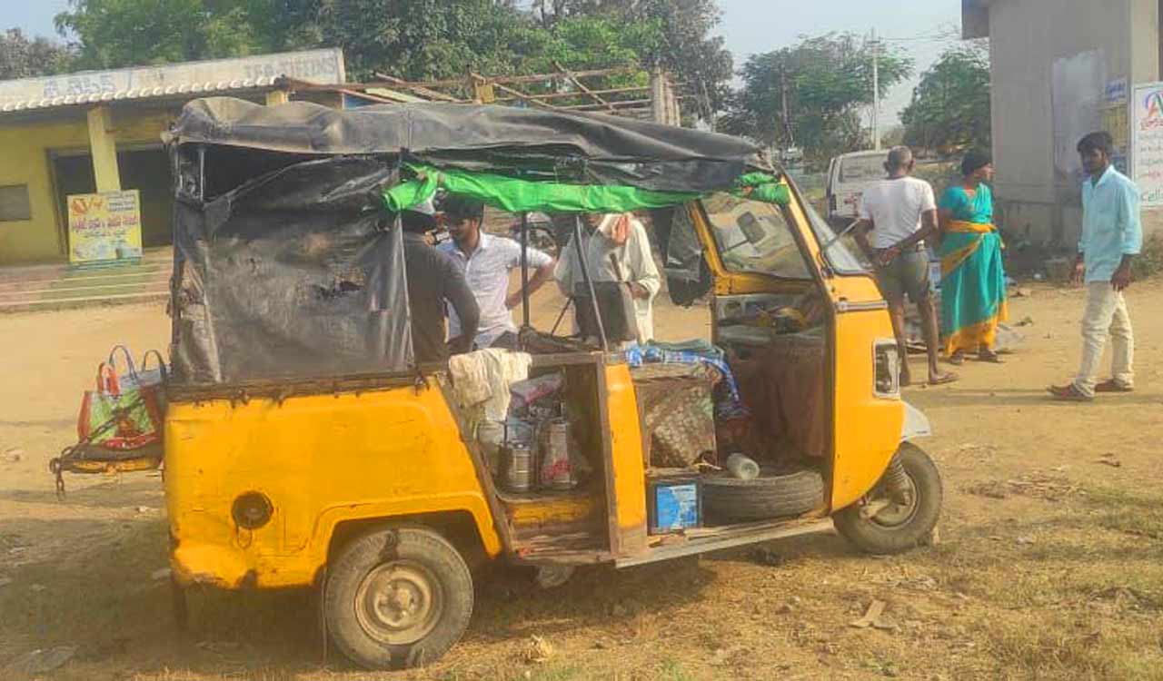 Three agricultural laborers die in road accident in Suryapet