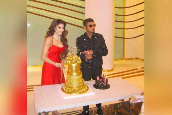 Urvashi cuts 24-carat gold cake gifted by Yo Yo Honey Singh on her b’day