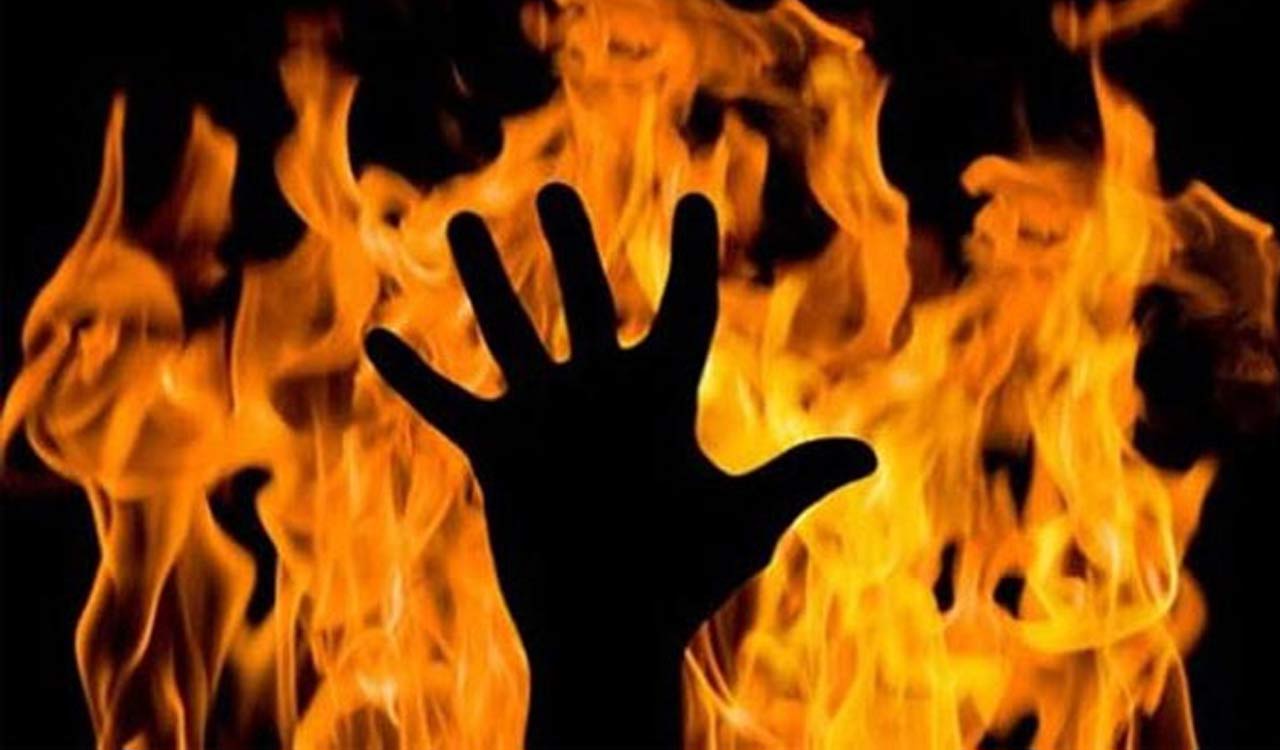 Woman sets herself ablaze in Hyderabad