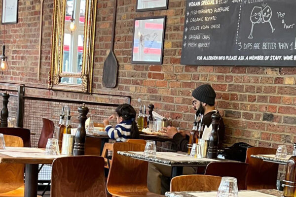 Virat Kohli’s picture with daughter Vamika at a restaurant in London goes viral, fans react