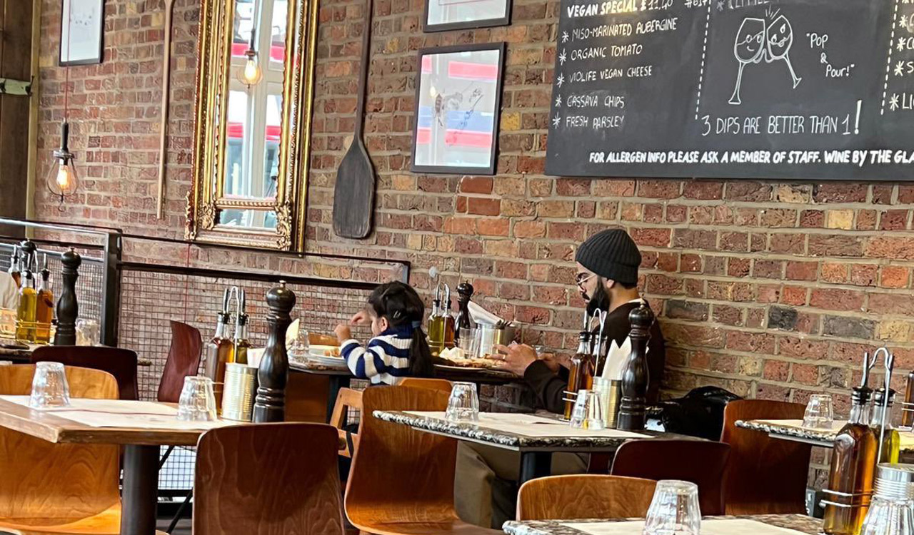 Virat Kohli’s picture with daughter Vamika at a restaurant in London goes viral, fans react